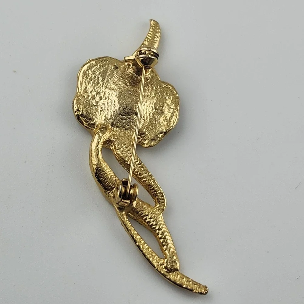 Vintage Gold‎ Tone And Enamel Flower Brooch